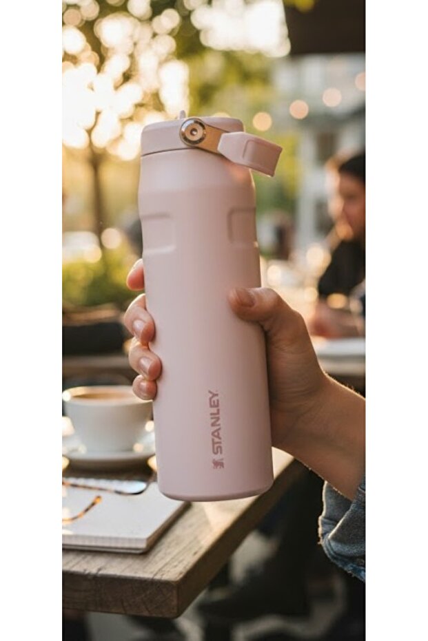 زجاجة IceFlow Flip Straw بسعة 0.70 لتر ملونة