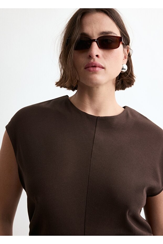 Drape detaylı midi elbise - 8