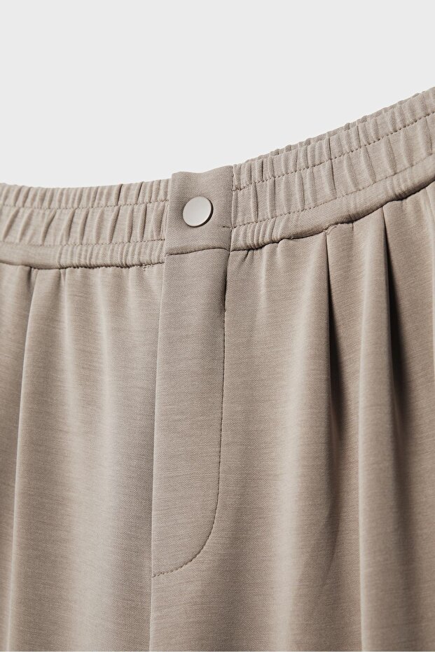 بنطلون ناعم الملمس ذو ثنيات - 4