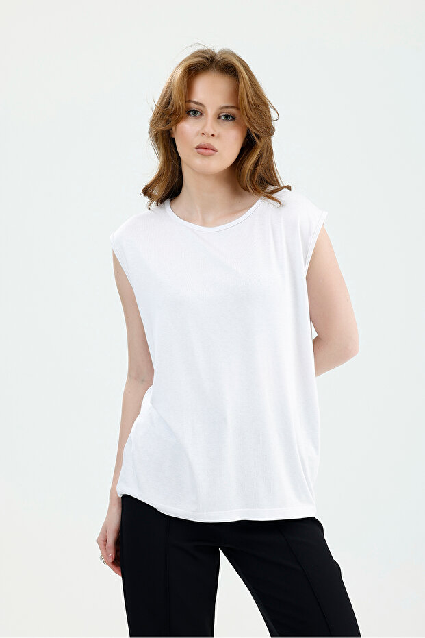 قميص داخلي أبيض أساسي بدون أكمام - 4