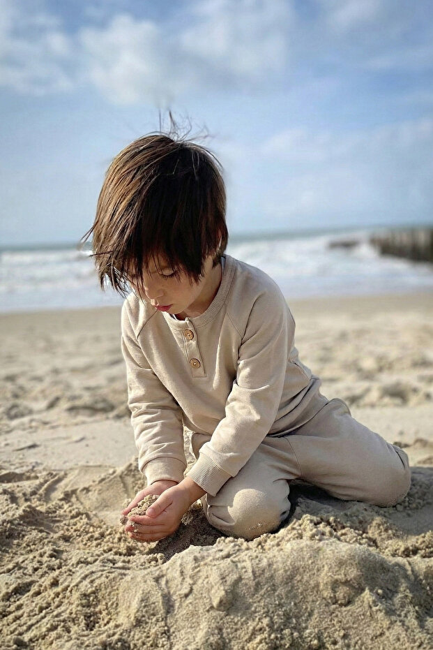 بدلة أساسية باللون البيج للرجال من عمر 1 إلى 5 سنوات - بأكمام راجلان - 1