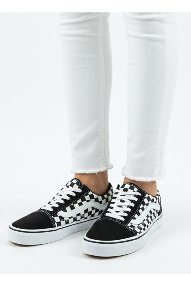 Lace-Up Unisex Sports Sneaker - Black Checkered