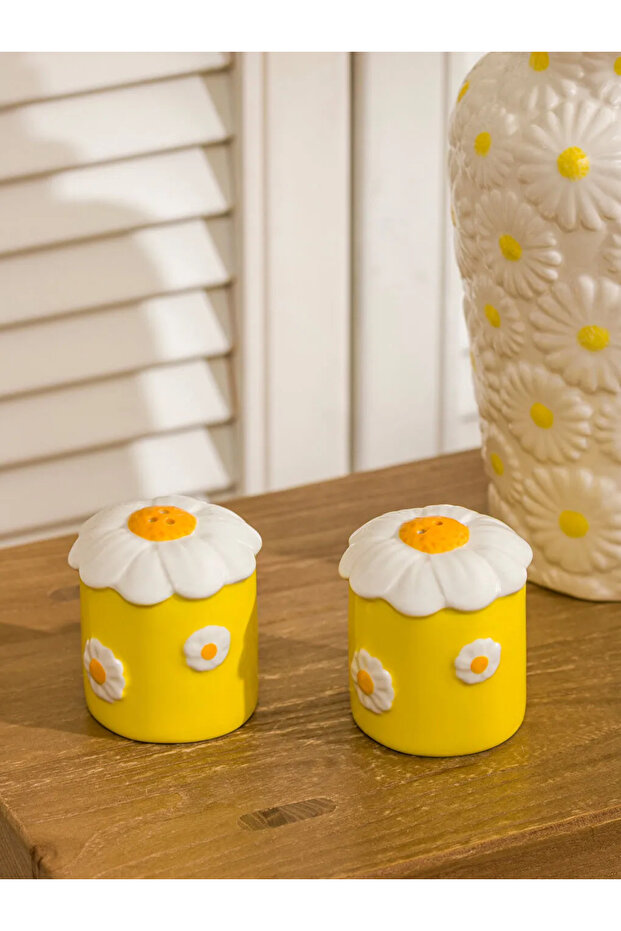 Lcw Home Ceramic Salt and Pepper Shakers with Mixed Flower Figures