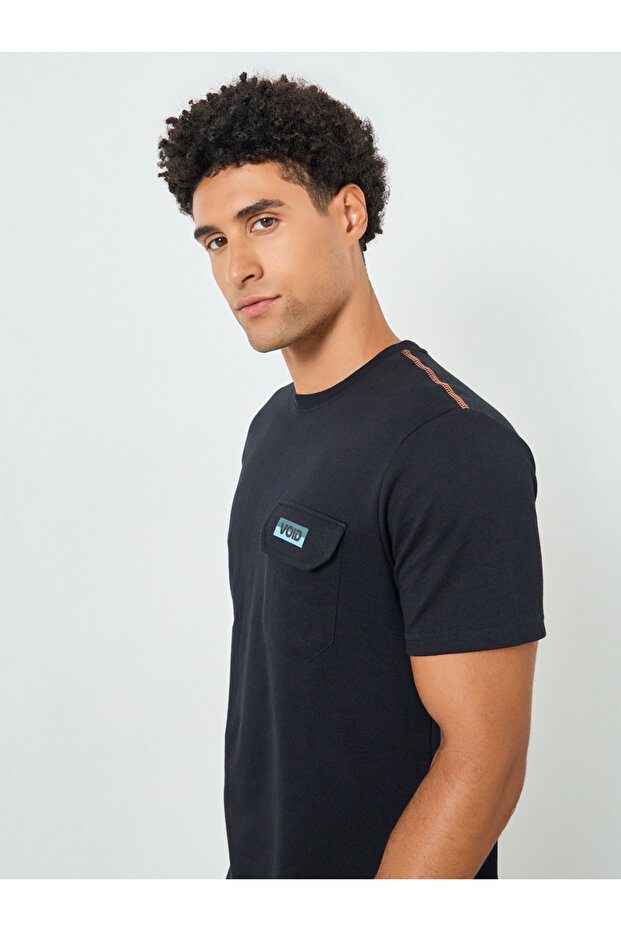 Men Black Pocket T-Shirt with Contrast Stitch Detail