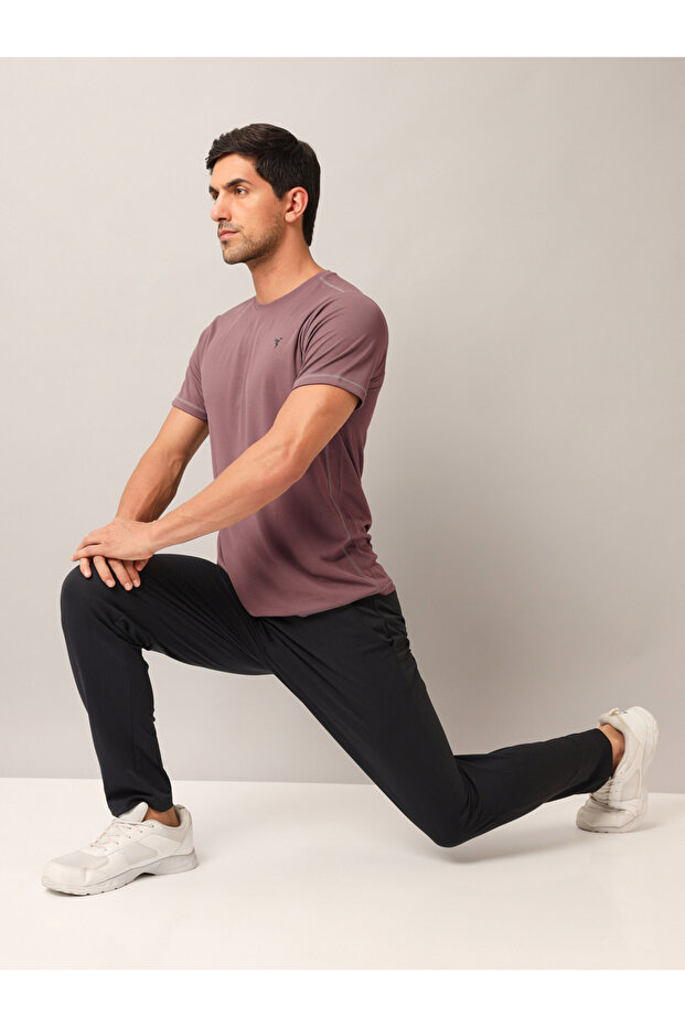 تي شيرت رجالي سادة بقصّة Slim Fit ورقبة دائرية