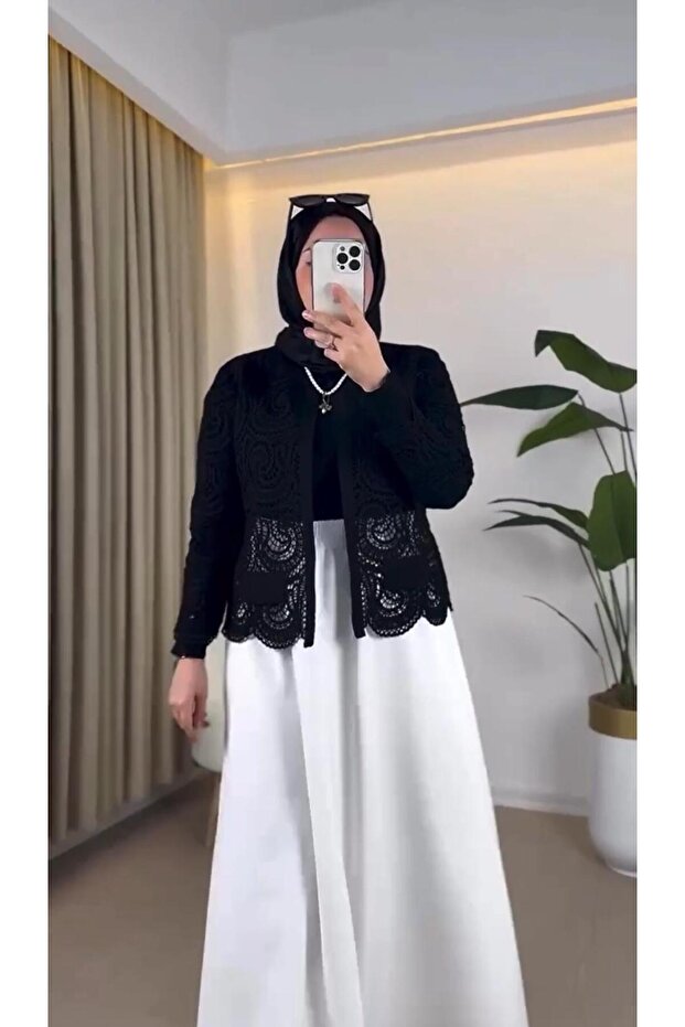 سترة مزينة بنمط الدانتيل المميز - 2