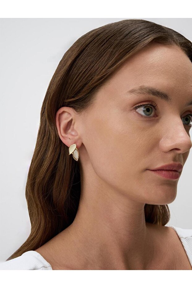 White Double Leaf Pattern Earrings - 1