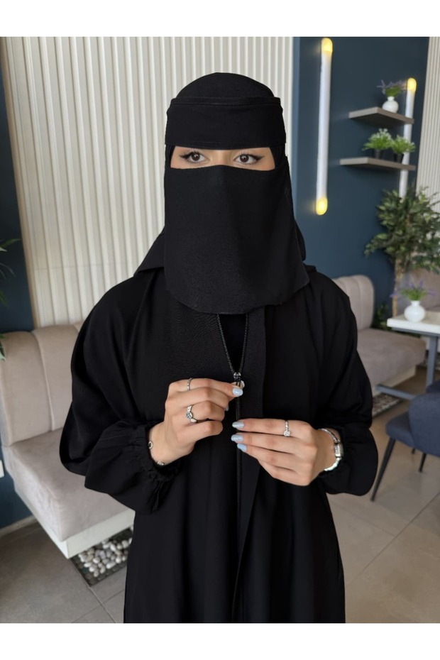 عباية سادة مناسبه لا الطلعات ومناسبة للدوامات يجي معها طرحة + نقاب اسلامي