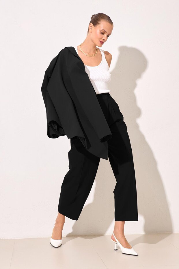 Siyah Cep Ve Düğme Detaylı Basic Ceket - 2