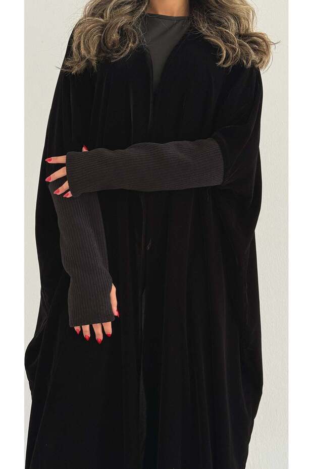 MWT749 - عباية مخمل بأكمام استرتش