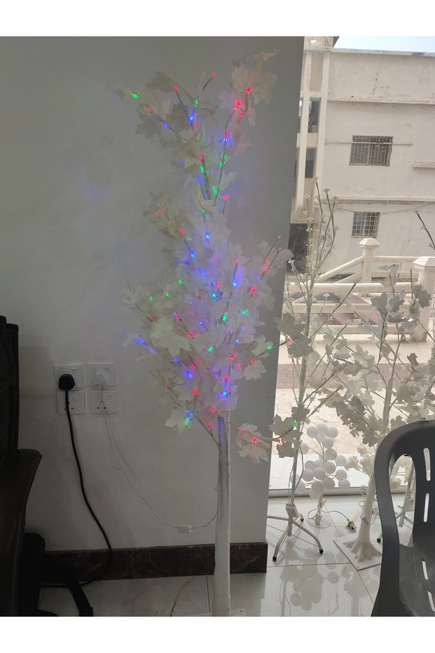 شجرة ١٨٠ سم ورق ابيض مضيء