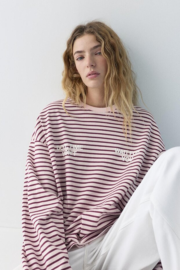 تيشيرت بنص مخطط - 7