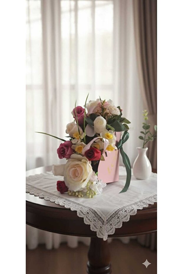 "Blooming Heart": Floral Arrangement in Gift Box - 1