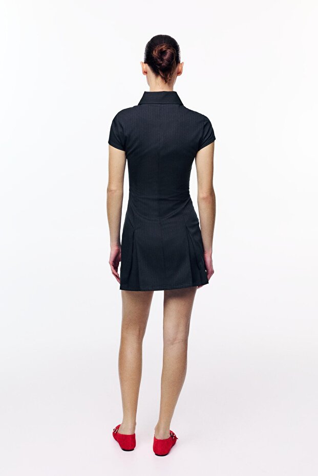 Kısa pilili elbise - 3