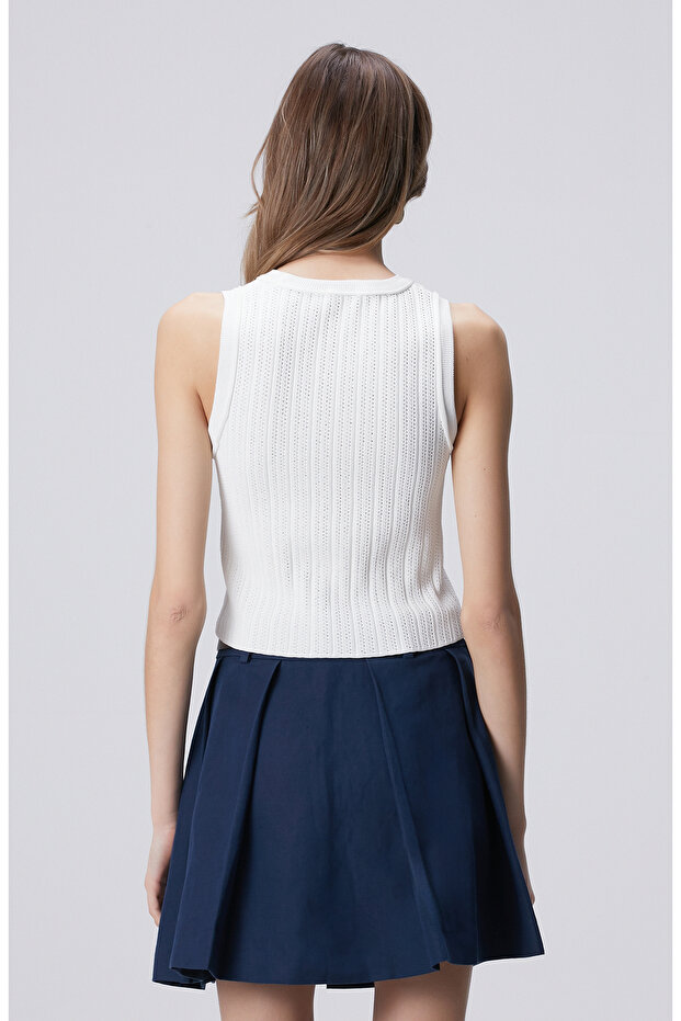 Kırık Beyaz Kolsuz Basic Triko Kazak - 5