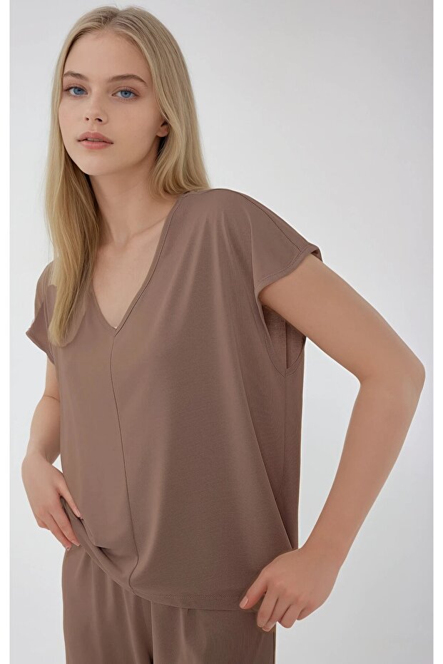 بلوزة طويلة برقبة على شكل حرف V - 1