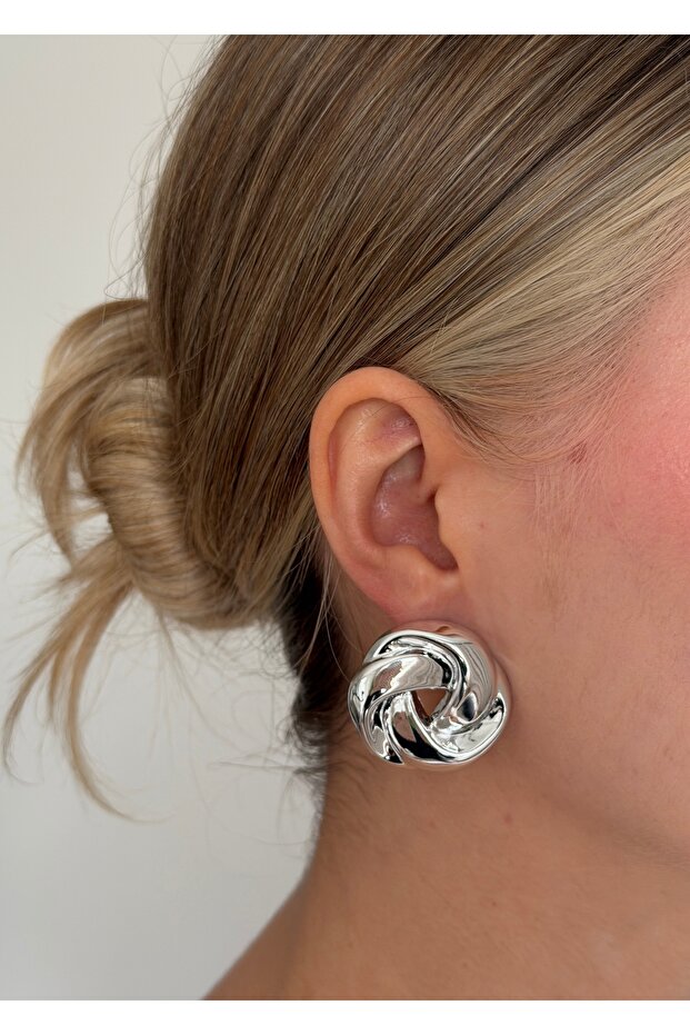 Ultra Lightweight Knot Earrings