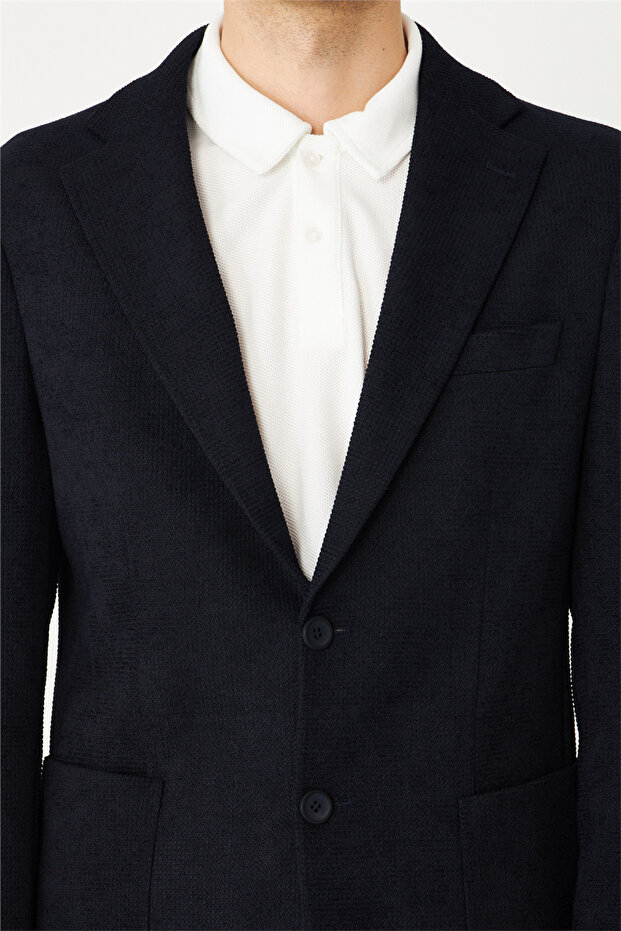 سترة بليزر منقوشة من الداخل بلون أزرق داكن وملمس خفيف - 4