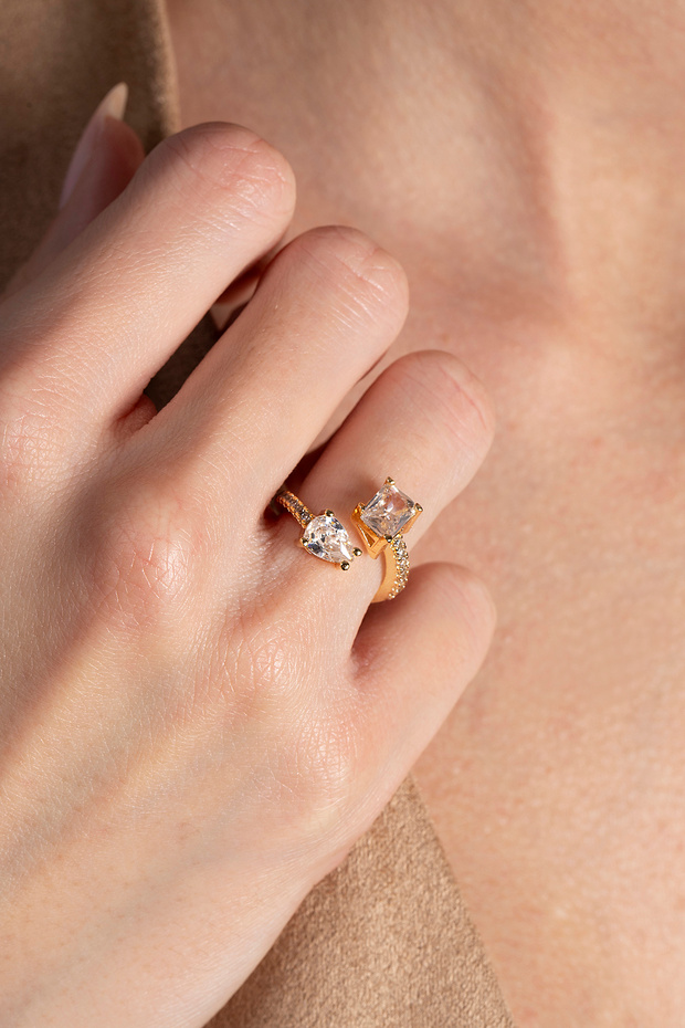 Showy Baguette and Drop Model Adjustable Gold Ring