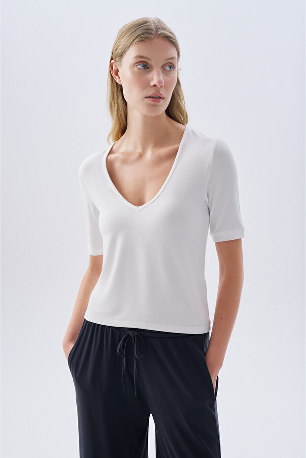 Women's Off-White Fitted V-Neck T-Shirt
