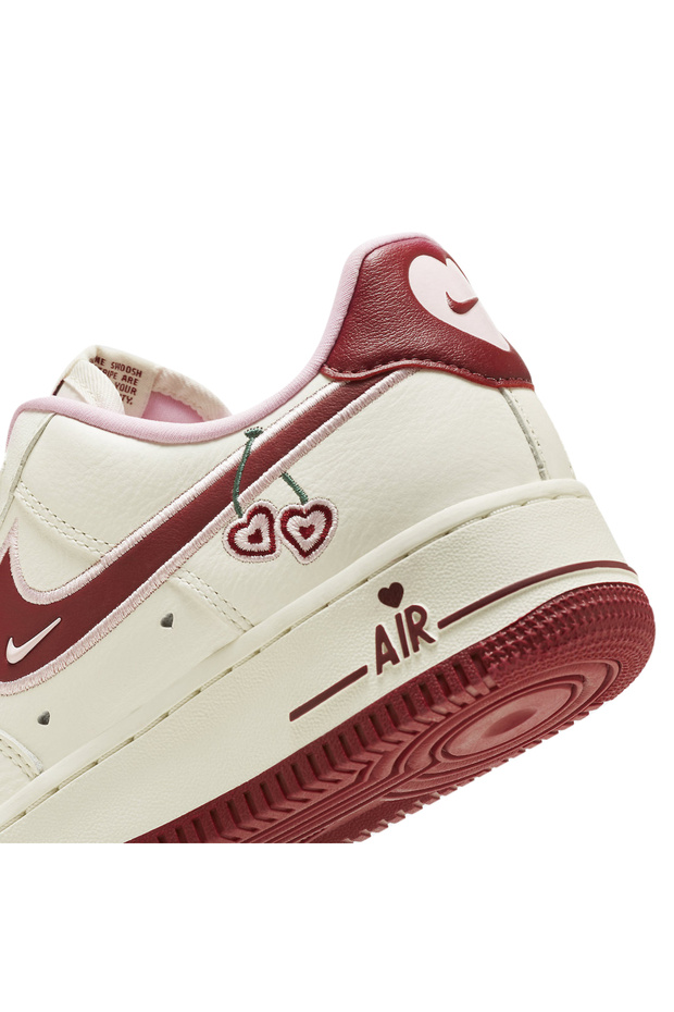 Air Force 1 Low Valentine's Day - 4
