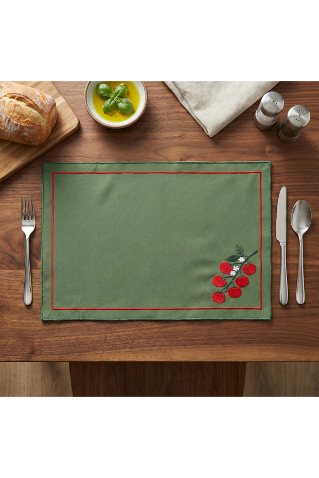 2-Piece Cluster Tomato Embroidered Set of Placemat (for 2 People)