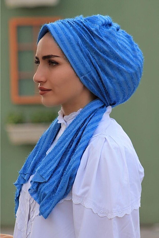 قبعة بتصميم لامع