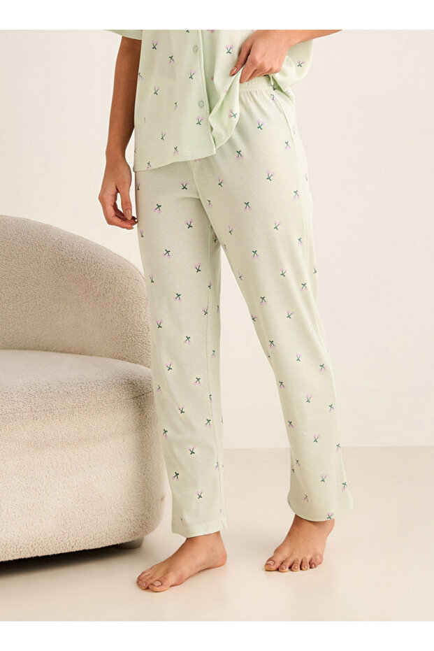 طقم بيجاما مكون من قميص بأزرار وبنطال - 3