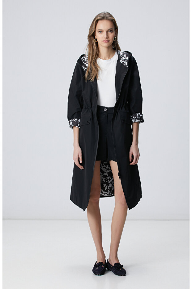 Siyah Kapüşonlu Pardesü - 1