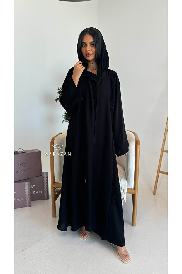 عباية انيقة بتدخيلة ازارير