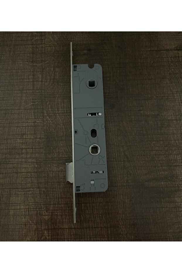 قفل باب الحمام من البي في سي 28x90