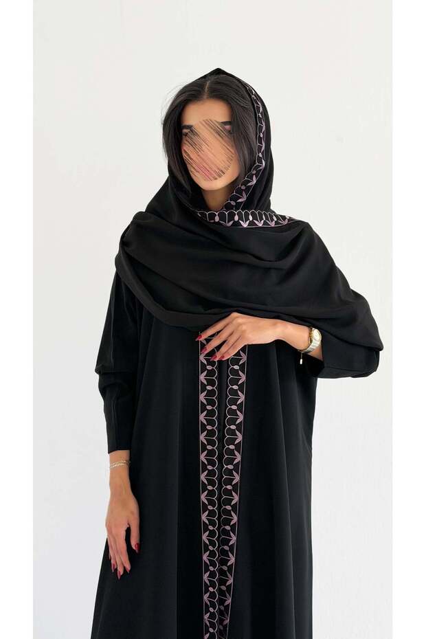 MWT1018 - عبايه اسود مع تطريز من الامام