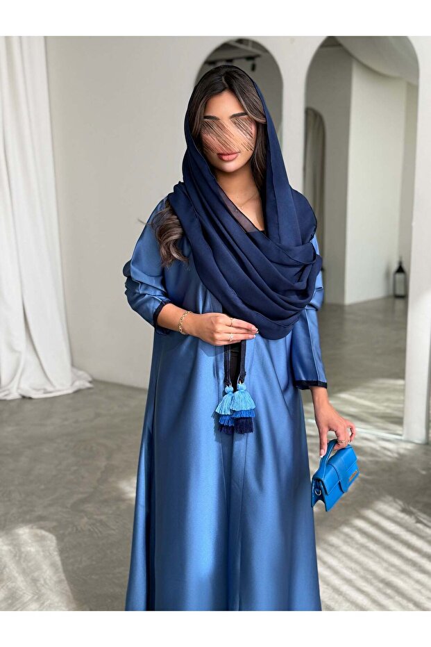 MWT771 - عباية كريب ازرق مع تدخيله دندوشة