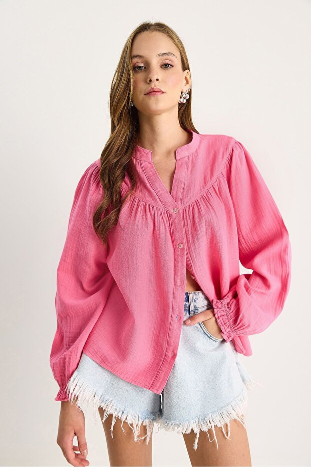 Textured V-neck button-down shirt - 3