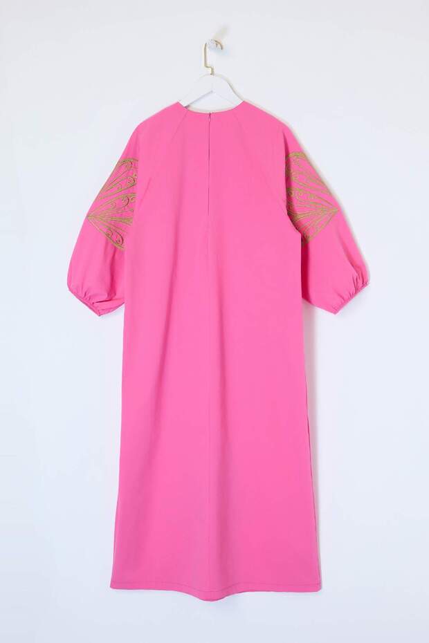 Nasiba Hafiz x Trendyol Collection Pembe Nakış Detay Dokuma Poplin Tesettür Elbise TCTSS26EB00090 - 8