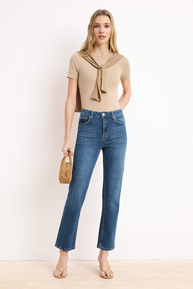 Premium Koyu Mavi More Sustainable Özel Kumaş Yüksek Bel Az Esnek Mom Jeans TWOSS26JE00113 - 1