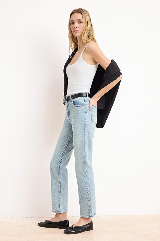 Premium Mavi More Sustainable Özel Kumaş Yüksek Bel Az Esnek Mom Jeans TWOSS26JE00113 - 8
