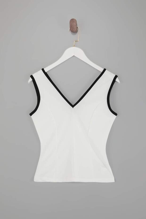 Ekru Fitted/Vücuda Oturan V Yaka Kolsuz Biyeli Scuba Krep Örme Bluz TWOSS26BZ00482 - 5