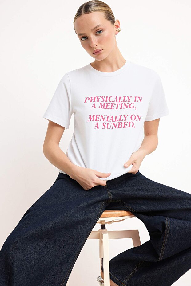 Trendyolmilla  Ekru Slogan Regular/Normal Kalıp Kısa Kollu Tok %100 Pamuk Örme T-Shirt TWOSS26TS00120 - Görsel 2