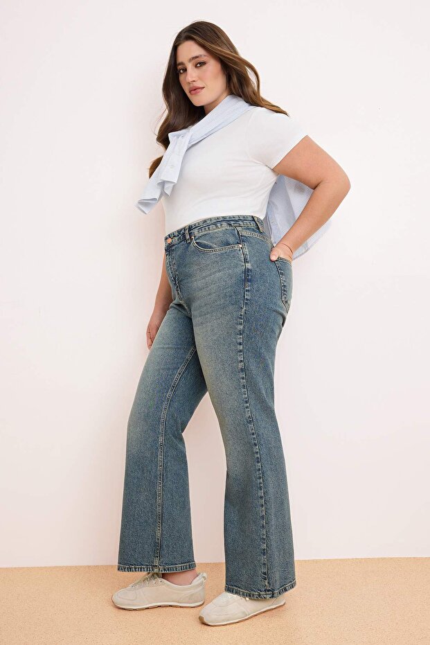 Koyu Mavi Yüksek Bel Comfort/Esnek Flare Fit İspanyol Paça Büyük Beden Jeans TBBSS26CJ00025 - 2