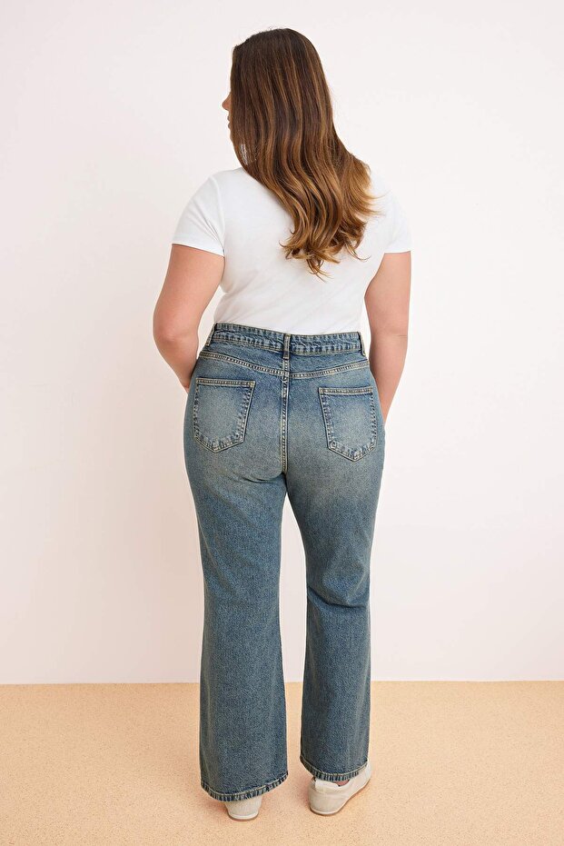 Koyu Mavi Yüksek Bel Comfort/Esnek Flare Fit İspanyol Paça Büyük Beden Jeans TBBSS26CJ00025 - 4