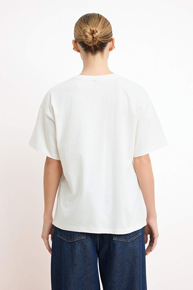 Ekru Slogan Oversize/Geniş Kalıp Düşük Kol Kısa Kollu Tok %100 Pamuk Örme T-Shirt TWOSS26TS00128 - 4