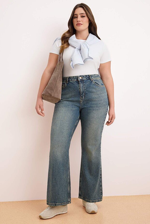 Koyu Mavi Yüksek Bel Comfort/Esnek Flare Fit İspanyol Paça Büyük Beden Jeans TBBSS26CJ00025 - 1