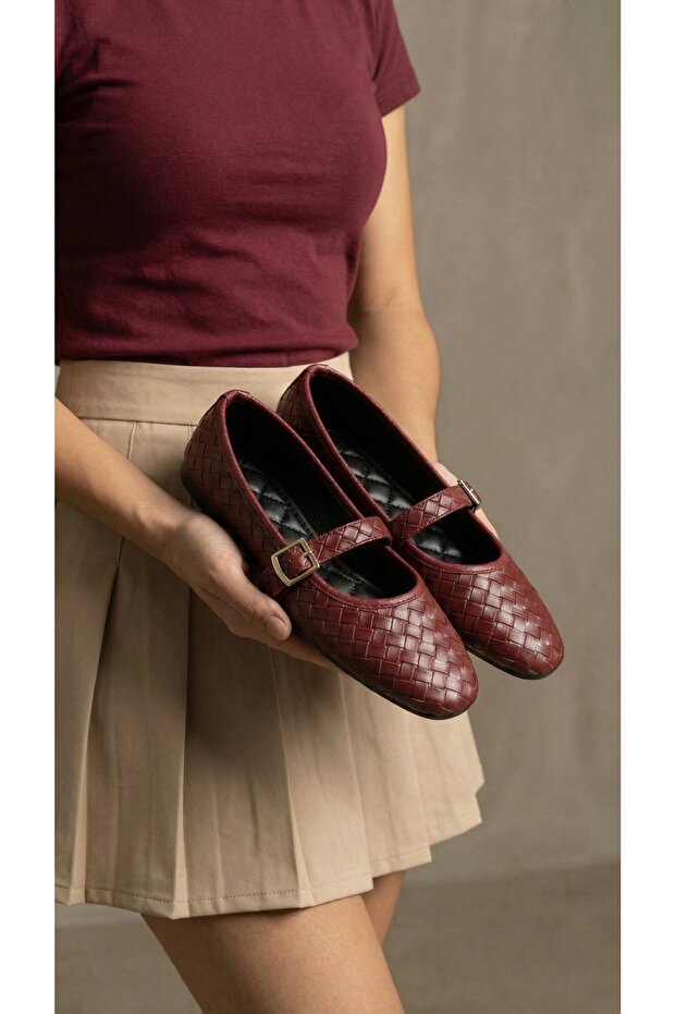 Women's Burgundy Buckled Woven Patterned Mary Janes Ballet Flats 1 cm BYNDBTG01