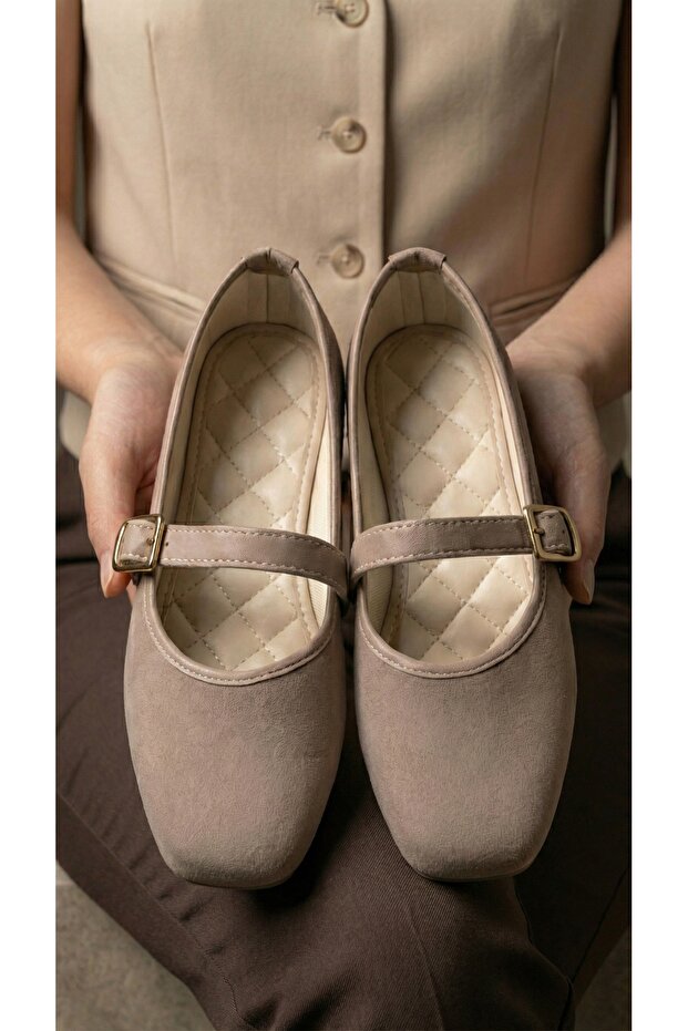 Women's Beige Buckled Suede 1 cm Mary Janes Ballet Flats BYNDSHR04