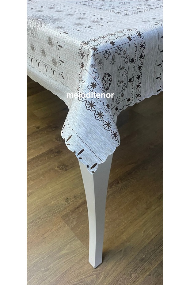 مفرش طاولة من قماش البولي فينيل كلوريد (PVC) قابل للمسح، ذو حافة مموجة وتصميم عثماني، مع بطانة سميكة.