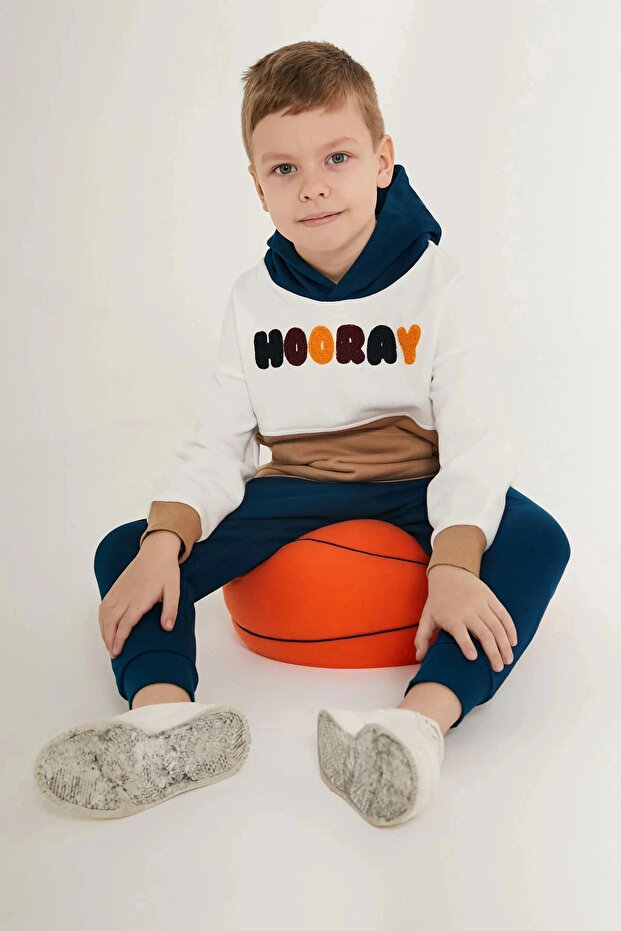 طقم بدلة رياضية كريمية للأولاد - 3