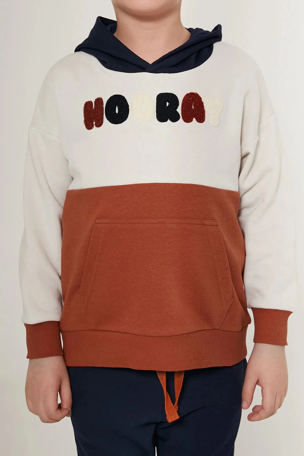 طقم بدلة رياضية بيضاء للأولاد - 4