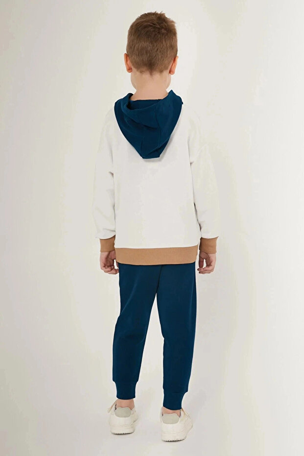 طقم بدلة رياضية كريمية للأولاد - 4