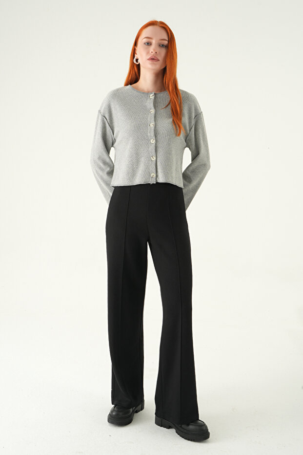 8273A بلوزة بياقة دائرية وأزرار باللون الرمادي - 3